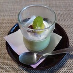 閑祥庵 禅紫 - ▶▶水物
      ◯抹茶プリン
      抹茶の苦味とミルク感の円やかさが合わさって
      大人な味わいのプリンとなっていて美味しい。