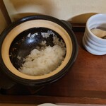 閑祥庵 禅紫 - 二人一杯づつご飯を継いでも、これだけ残ってる
      結局僕がすべてを頂いてきた