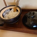 閑祥庵 禅紫 - ◯窯焚きご飯
      今回は二人なのでご飯は窯焚きのご飯となった
      部屋に炊きたてご飯のいい香りがフンワリと香る。
      「お焦げは入れますか？」
      と女将さんが尋ねられたので
      「入れてください」
      と答えた
