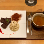 和栗や 谷中店 - ほうじ茶と一緒に、ほっこりします。