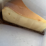 スターバックス・コーヒー - ニューヨークチーズケーキ420円。甘さ控えめでチーズの酸味が丁度良い。かっしり系のチーズケーキも好き。