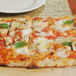 Trattoria Pizzeria Casasola - フンギのローマ・ピザ
