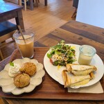 ももCafe - スコーン、ホットサンドのハムチーズ