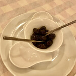 クヴェール（席料）＠500円x2代わりの黒オリーブ