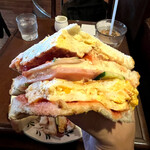 珈琲の森 - 中央の一番ボリュームあるやつ❤️