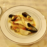 サラマンジェ ド イザシ ワキサカ - イトヨリとムール貝のマルセイユ風3,600円シェア後