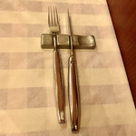 サラマンジェ ド イザシ ワキサカ - ずっしり重いカトラリー