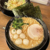 横濱家系ラーメン 龍麪家 - 料理写真:ラーメン醤油＋うずら増し、別皿のもやキャベ