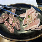 Doutombori - 肉からどんどん頼みます
                        牛ハラミ、豚トロタレなし