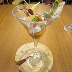 Derire - アミューズ 長崎イサキ 秋ナスと帆立のテリーヌ トマト 和梨のピクルス チーズのクリーム 蓮根のチップ