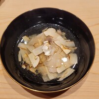 鮨 龍次郎 - 鰤と松茸の御椀