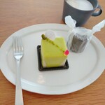 Patisserie un cadeau - 泡多めのカフェラテ