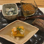 ご馳走 ね音 - 栗とホウレン草 と生キクラゲの白和え,山なめこのおろし和え いくらのせ,バターナッツ南瓜と豆腐の海老そぼろ餡,鯖の棒寿司
