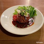 マンガ館ヴィラ  - 短角牛 爆弾ハンバーグ