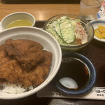 ヨーロッパ軒 - 名物カツ丼1200円（醤油？かと思いきや、ソース。小皿に追加用が着いてました。私は不用でした）