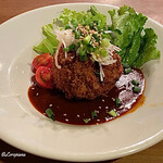 マンガ館ヴィラ  - 短角牛 爆弾ハンバーグ