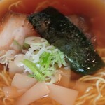 満州ニラら～めんの店 さかえや - 中華そば（中・アップ）