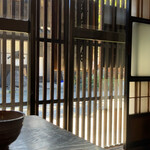 相模屋 - 人が寄ってくると、檻の中にいる気分（笑）