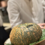 SUGALABO - みよいさんのカボチャ　八百屋産のハロウィンは、飾り物で食べられないようですが、これは見た目にも立派で、食べても美味しい。ハロウィンに合わせて出荷したら