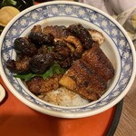 炭焼うな富士 - うな肝付上うな丼のアップ