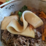 しゃぶしゃぶすき焼どん亭 - 幅広のうどんも