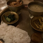 ネパール料理バルピパル - ダルバート(カレー1種) ¥870
            セットドリンク付き