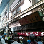 宇ち多゛ - 2時開店で…この待ち！70人以上は、間違いなくいました？