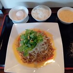 龍潭酒家 - 汁なし担々麺（大盛，スープ，ライス付き）