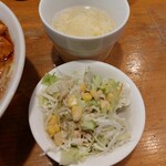 川菜館 - サラダとスープがセット