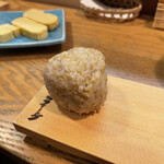 Aoonigiri - もっちり玄米塩にぎり 210円