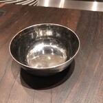 ビリヤニ大澤 - 骨入れ