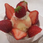 ITAGAKI フルーツボックス  - ミニいちごパフェ　＠473