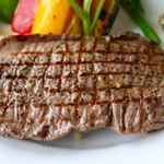 甲州麦芽ビーフもも肉のグリエ アップ