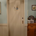 ピーターラビット ガーデンカフェ  - トイレの扉も♡