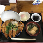呑みめしや いっぷく - 上かつ丼　中盛り(350g)