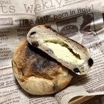 メゾン ムラタ - ブルーベリー クランベリー クリームチーズ ￥230