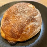 TANI ROKU BAKERY PANENA - ピスタチオクリームパン