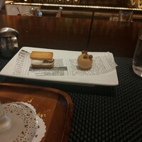 BLT STEAK OSAKA - ドライ無花果のクリームサンドとチョコトリュフ