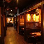 秋葉原ホルモン おいで屋 - 内観写真:店内にも雰囲気のある赤ちょうちんやポスター!記念写真も撮るのもいいかも♪※写真は系列店