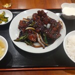 中国家常菜 同心房 - 揚げ鶏肉の黒酢炒め定食
