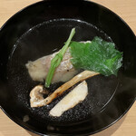 鮨処 池上 - お椀：宇和島の白甘鯛 長野県産焼き松茸