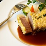 レストランフォレスタ椿山荘 - 豚ロース肉の切り口