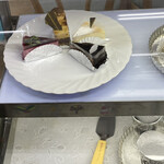 アカガワ - ケーキやマドレーヌ、コーヒーゼリーが入ったショーケース