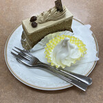 アカガワ - ケーキセットのモカケーキ & ソフトクリーム