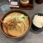 Memba Tado Koro Shouten - 北海道味噌 野菜ラーメンと小ライス