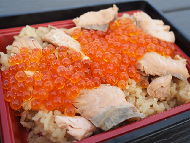 漁師直送 ウロコ水産 かわまちてらす閖上店 &ndash; 新鮮な海鮮料理