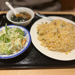 Gyouza Ichiba - 五目チャーハン 700円
                        サラダ、スープ付き