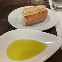 Le Salon de Legumes - バケットとオリーブオイル