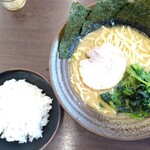 Ikkon Ya Ramen - ラーメン(醤油)+ライス