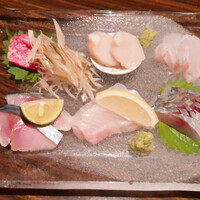 まある - すずき(静岡産)、ホタテ(佐呂間産)、和牛サーロイン、さば、天然しまあじ(長崎産)、さめかれい(えりも産)